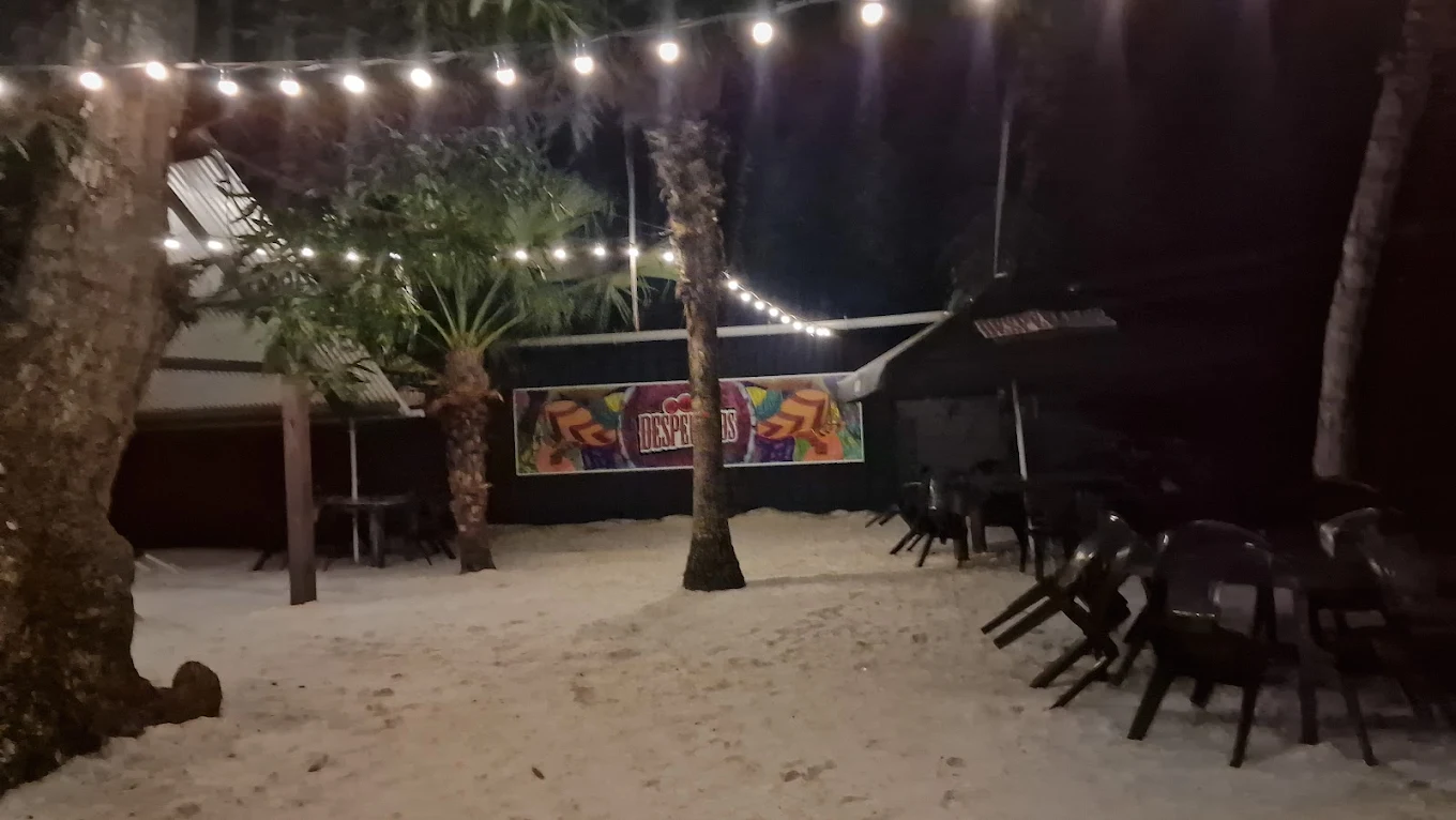 Extérieur plage de l'Yguana Kfé